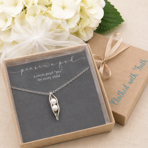 Example Packaging Peas in a Pod Necklace