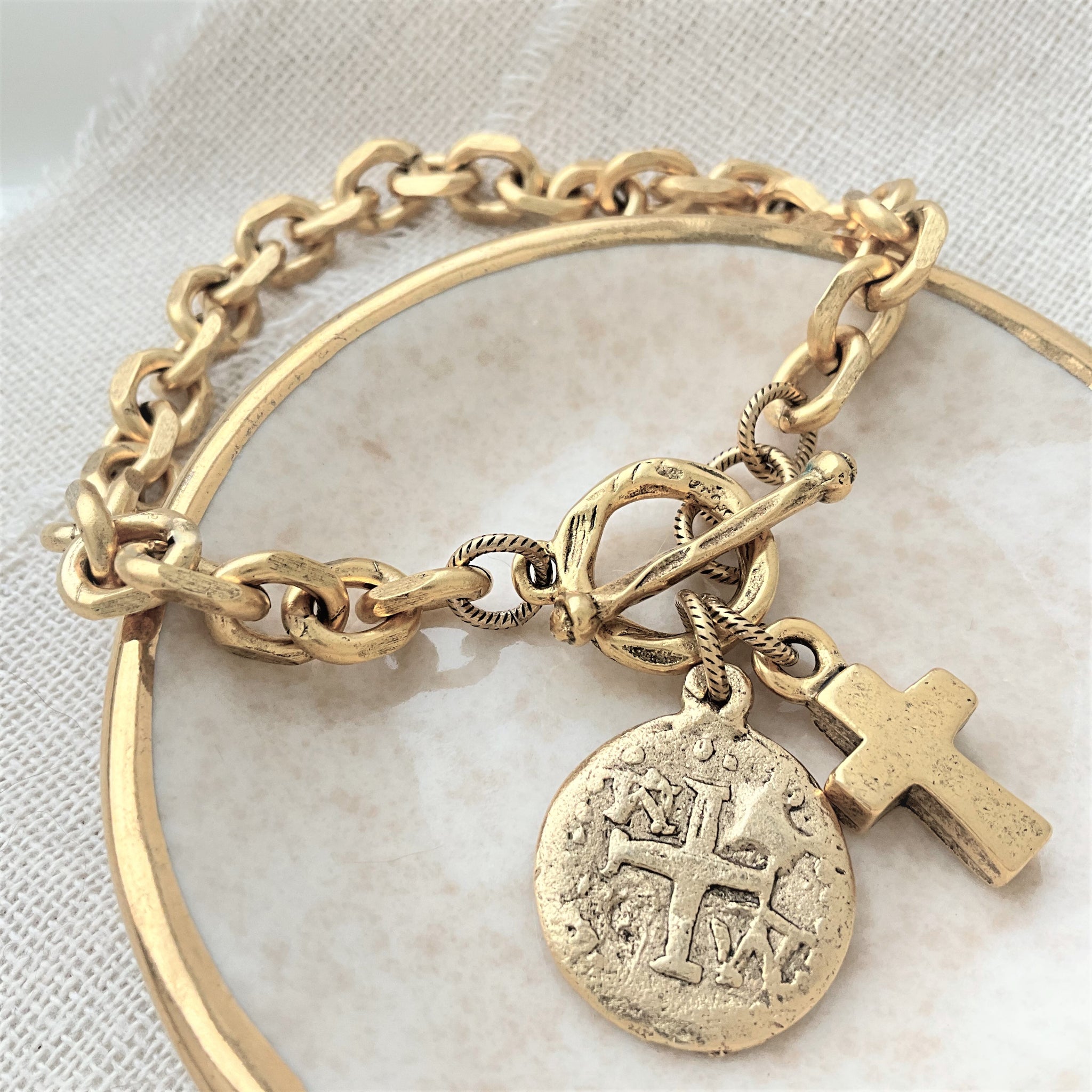 Discover 207+ gold cross bracelet